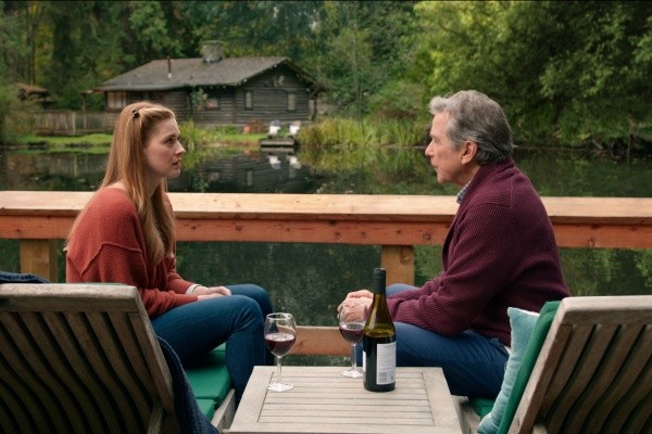 Alexandra Breckenridge et Tim Matheson dans Virgin River (Netflix).