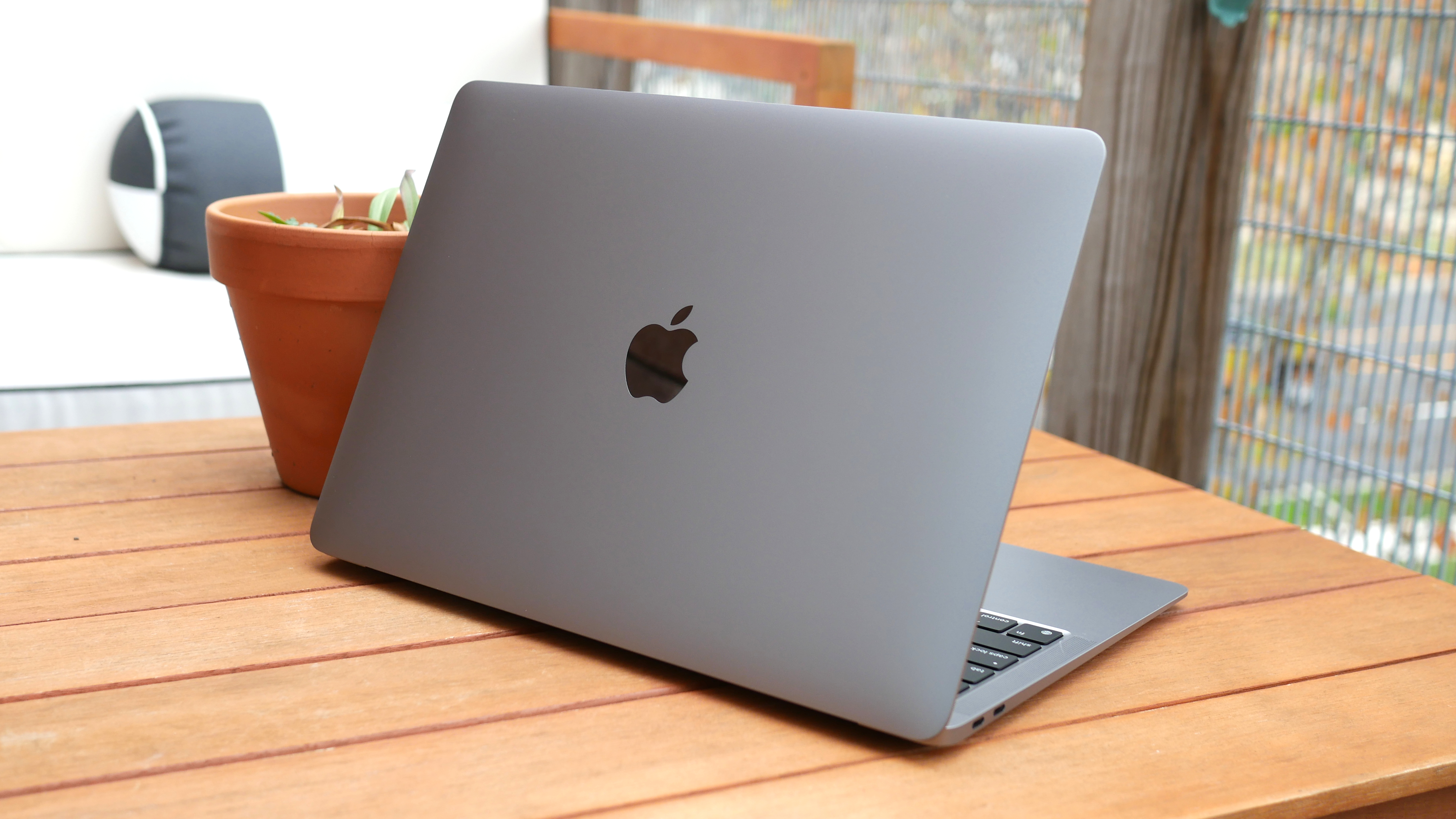 MacBook Air (M1, 2020)