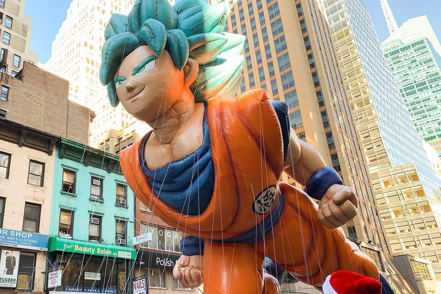 La statue de SanGoku à Paris est-elle réelle ? Nous vous disons où il y a des monuments du guerrier Dragon Ball dans le monde F4V3Q4EHYFGEHAFKJ2J2BLHY6U