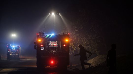 Incendies : combat des pompiers « titanesques », plus de 10 000 hectares ravagés en Gironde Fires fight quottitanicquot firefighters more than 10000 hectares ravaged in