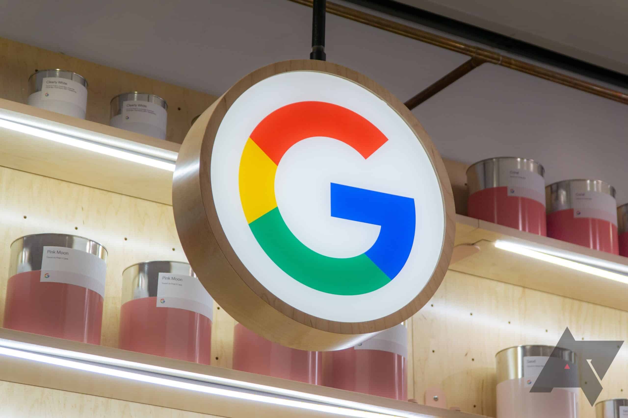 Google annonce une croissance lente des bénéfices du deuxième trimestre 2022 alors que l'entreprise se prépare à un ralentissement économique Google Logo G inside of hardware store scaled