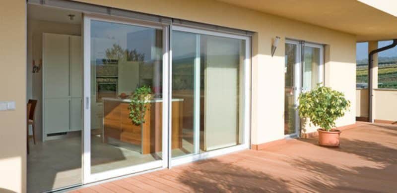 Pourquoi vous devez installer la fenêtre triple vitrage ? Les avantages en terme d'isolation et bruit Living Room UPVC Sliding Door Water Proof UPVC Window Anti Noise