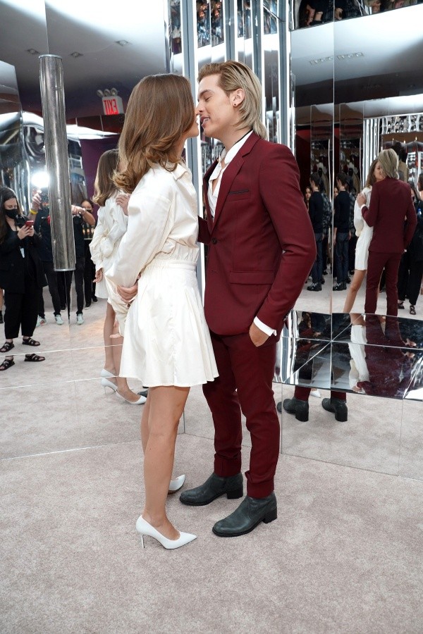 Barbara Palvin et Dylan Sprouse en 2021 (Getty).