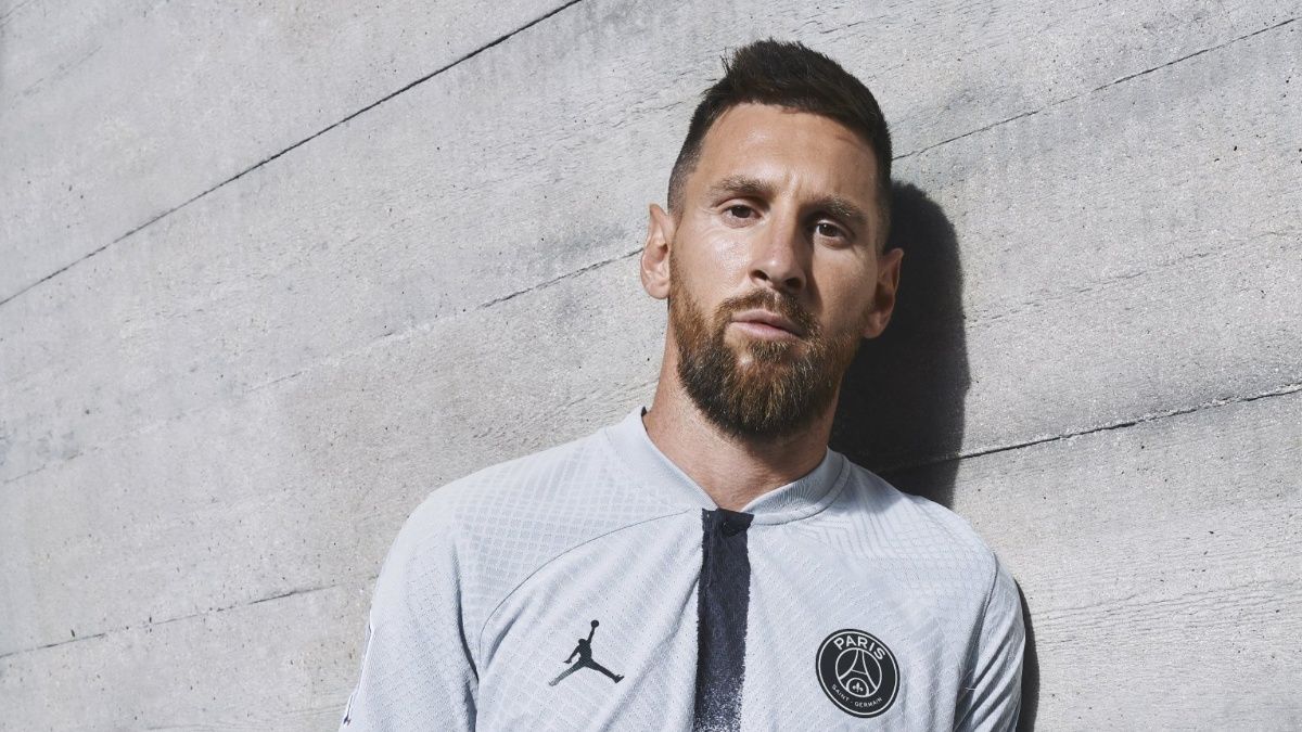 Messi a présenté le nouveau maillot du PSG : Il est magnifique ! befunky