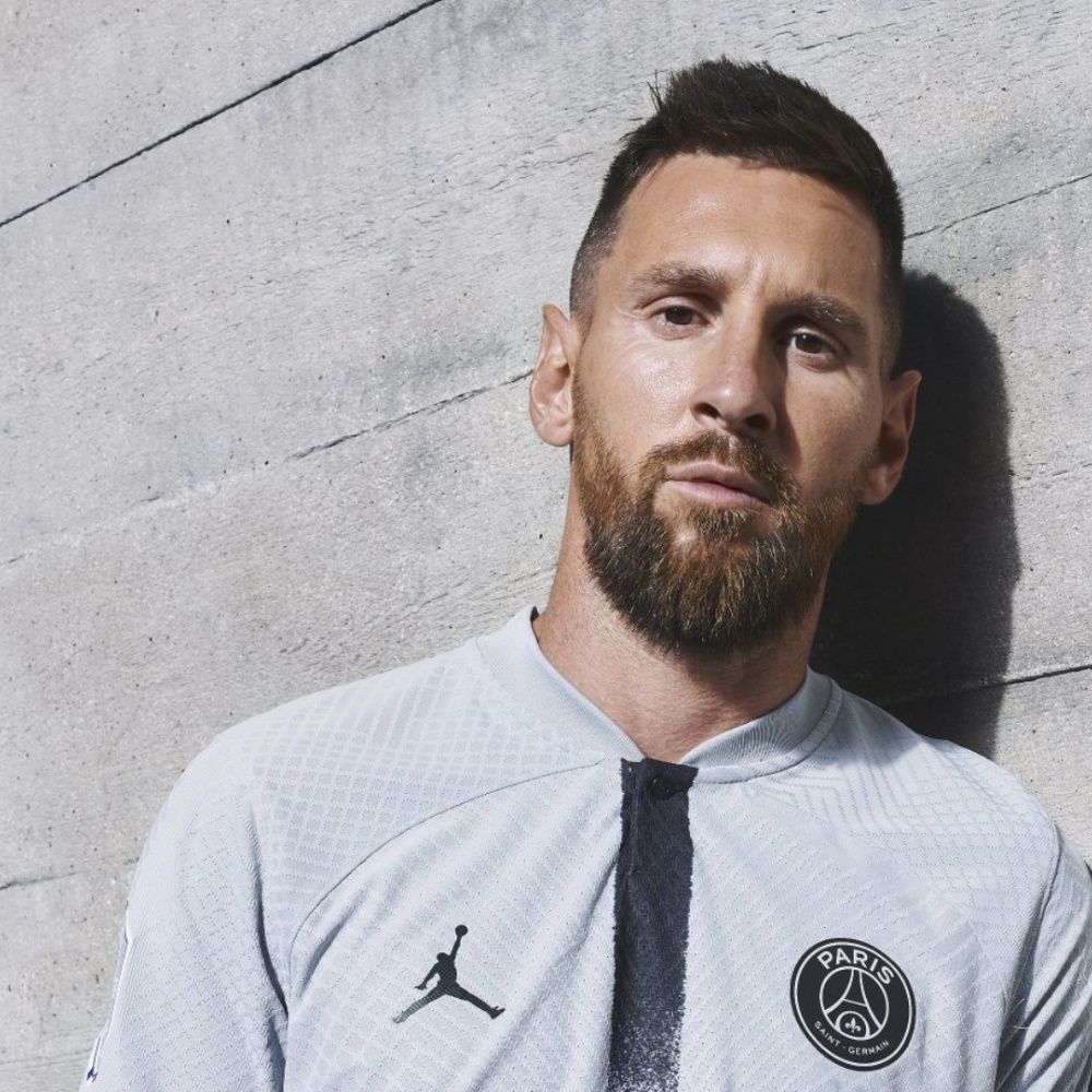 Messi a présenté le nouveau maillot du PSG : Il est magnifique ! befunky
