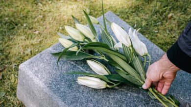 Photo sur un médaillon funéraire : Comment la coller ? funeraille