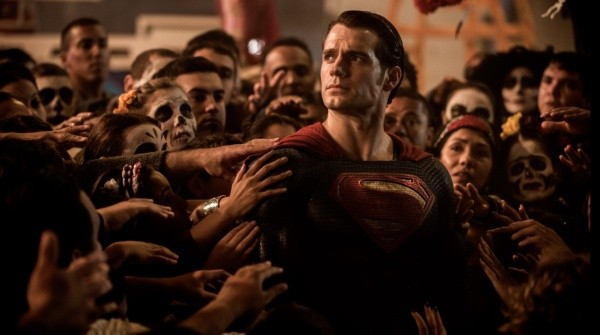 Henry Cavill dans le rôle de Superman.  Photo : (IMDB)