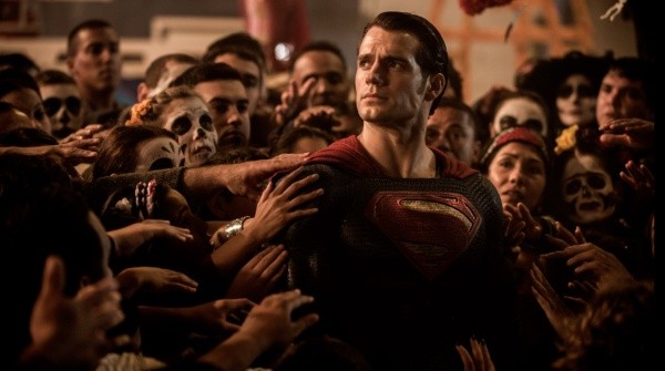 Henry Cavill dans le rôle de Superman.  Photo : (IMDB)