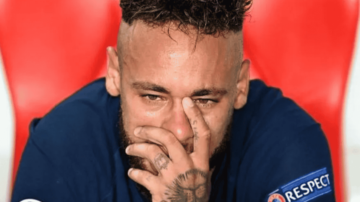 Le coup bas que reçoit Neymar au PSG, la signature qui pourrait lui enlever son poste