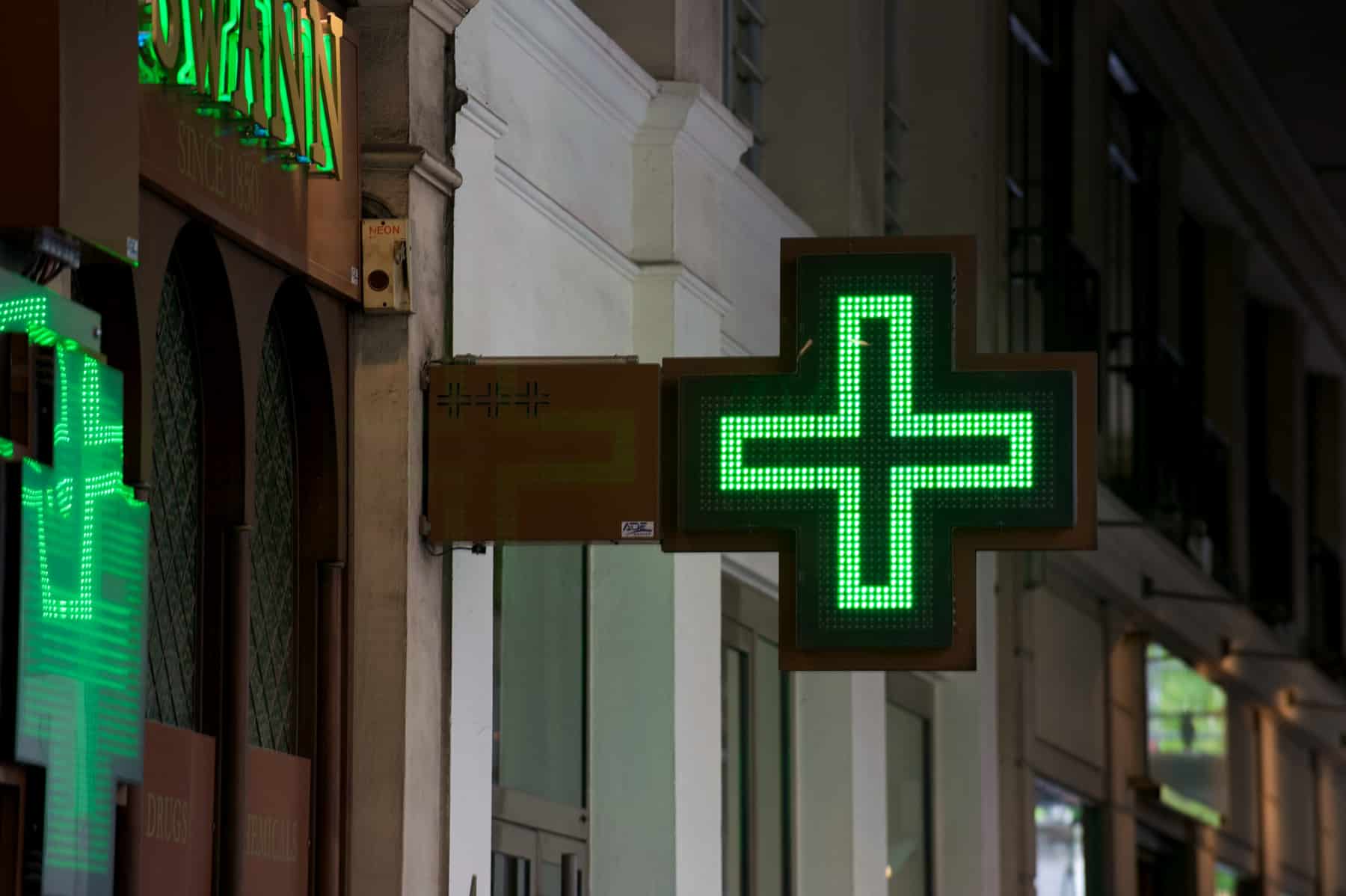 Santé : enquête au coeur d'un trafic de drogue démantelé entre la France et l'Egypte pharmacie logo