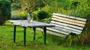 Quelle table de jardin pour mon extérieur table de jardin en bois