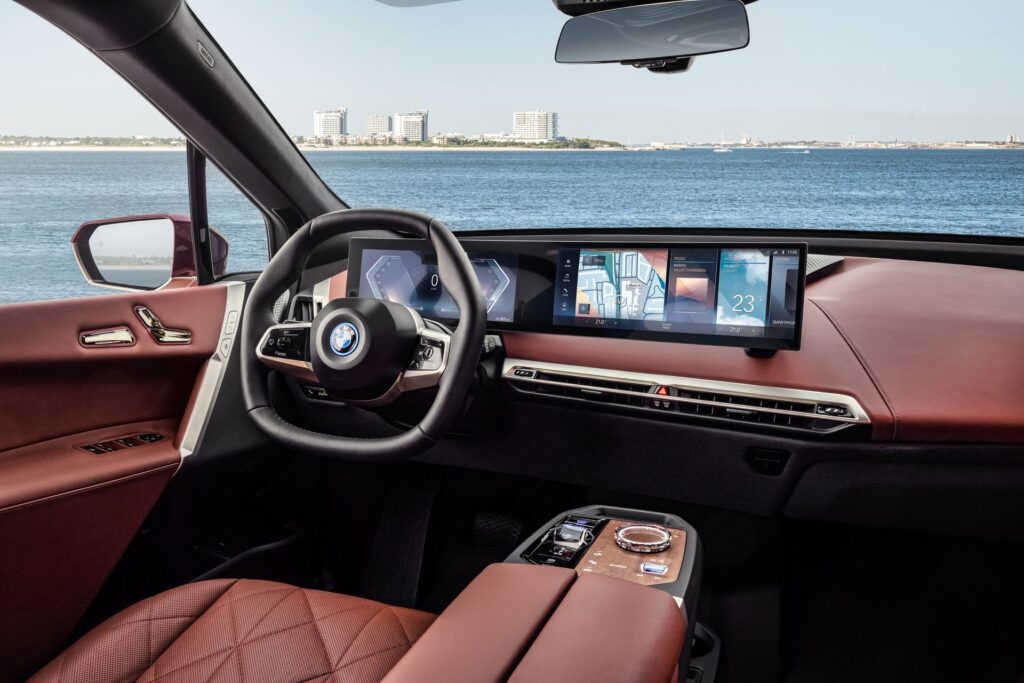 BMW iX xDrive50, le premier SUV électrique dédié, valait-il la peine d'attendre? BMW iX 2021 interieur cuir brun