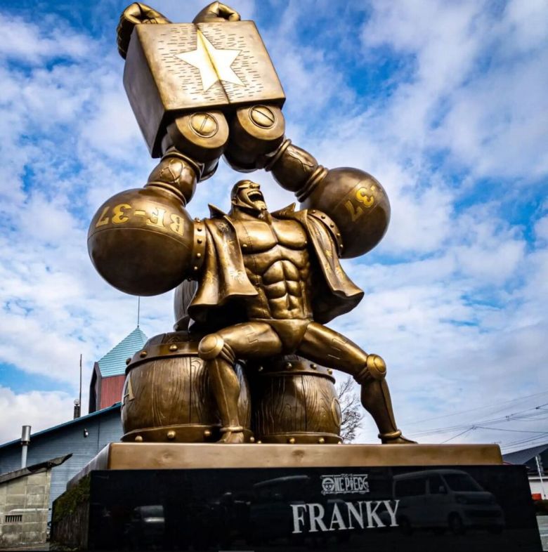 La statue de Jinbe rejoint l'équipage de ONE PIECE à Kumamoto ! Franky ONE PIECE Statue