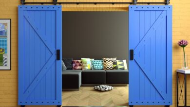 La renaissance de la porte de la grange - donner une nouvelle tournure à un vieux classique blue barn doors min