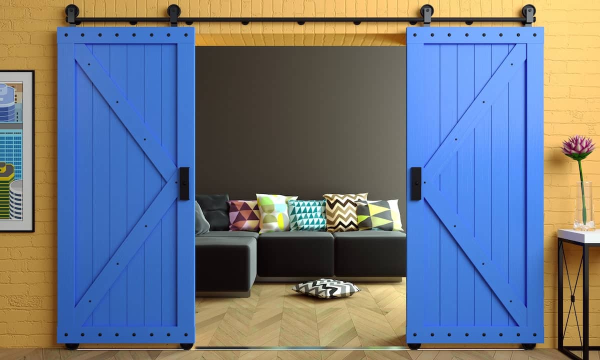 La renaissance de la porte de la grange - donner une nouvelle tournure à un vieux classique blue barn doors min