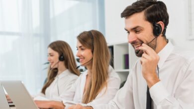 Quelles sont les qualités pour travailler dans un centre d'appel ? call center agents working