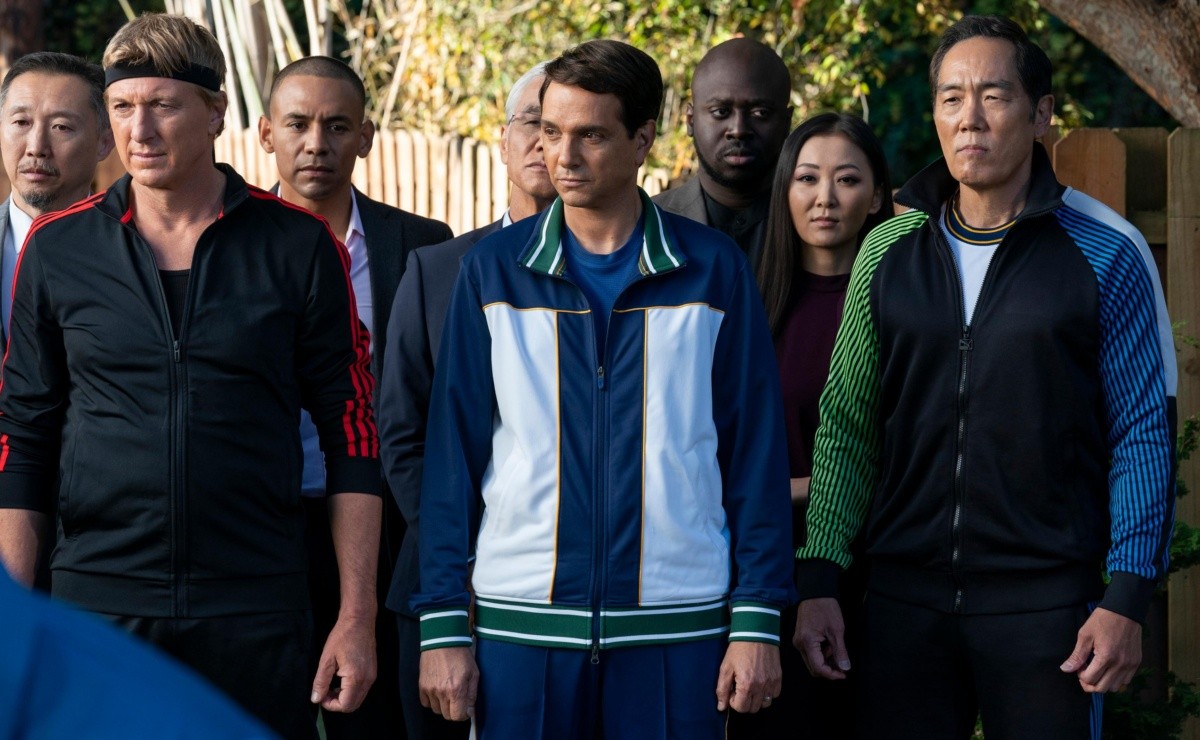 Cobra Kai, saison 5 : les nouvelles photos officielles dévoilent le retour d'un personnage historique cob unit 00051r crop1660065823684.jpg 2104271608