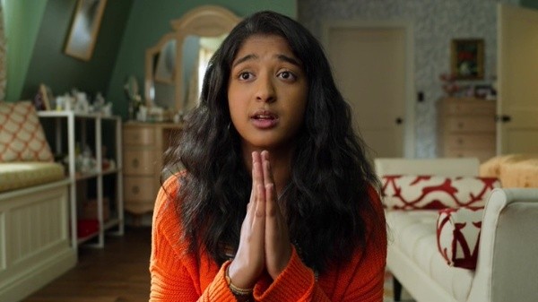 Maitreyi Ramakrishnan dans le rôle de Devi Vishwakumar (Netflix).