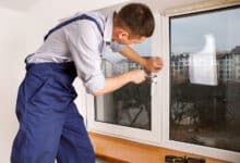 Devenir installateur de fenêtre : Tout ce que vous devez savoir employe installation fenetre maison