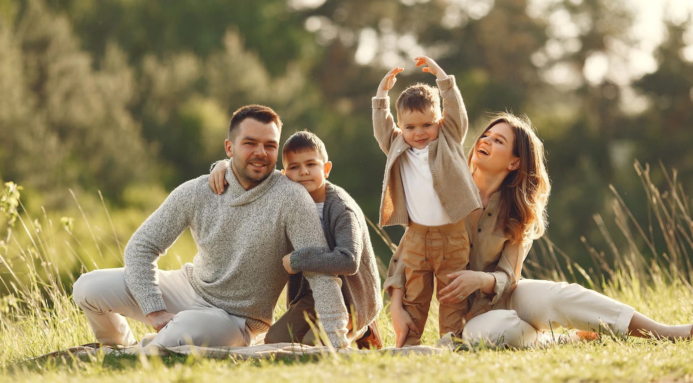 Cinq astuces pour renforcer vos relations familiales famille heureuse en