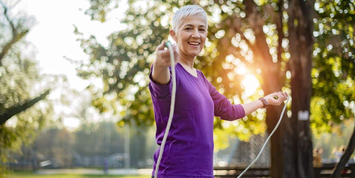 10 façons dont la corde à sauter peut améliorer votre santé gettyimages 1658844773