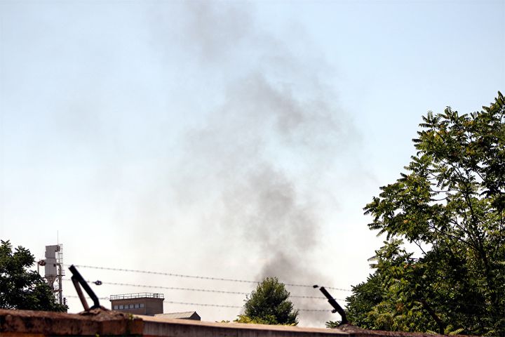 Une des explosions survenues à l'usine Manuco de Bergerac (Dordogne) le 3 août 2022. (JEAN-LUC CHANTEAU / MAXPPP)