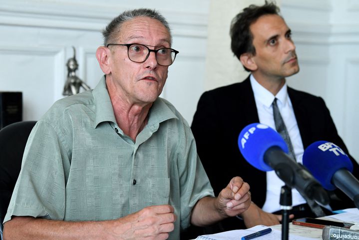 Le père de Sébastien Raoult, Paul Raoult, lors d'une conférence de presse à Paris, le 2 août 2022. (BERTRAND GUAY / AFP)