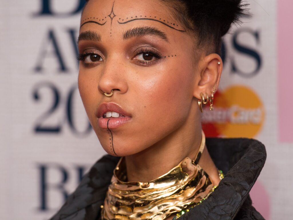 Les 5 piercings les plus populaires, du nez à l'hélice septum piercing