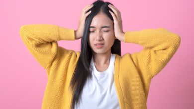 13 meilleurs remèdes maison naturels pour le soulagement de la migraine woman with migraine 1659118079