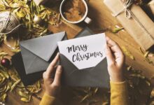 Quoi écrire sur une carte de Noël 2022 writing greeting cards christmas table top flat lay royalty free image 628159008 1539202183