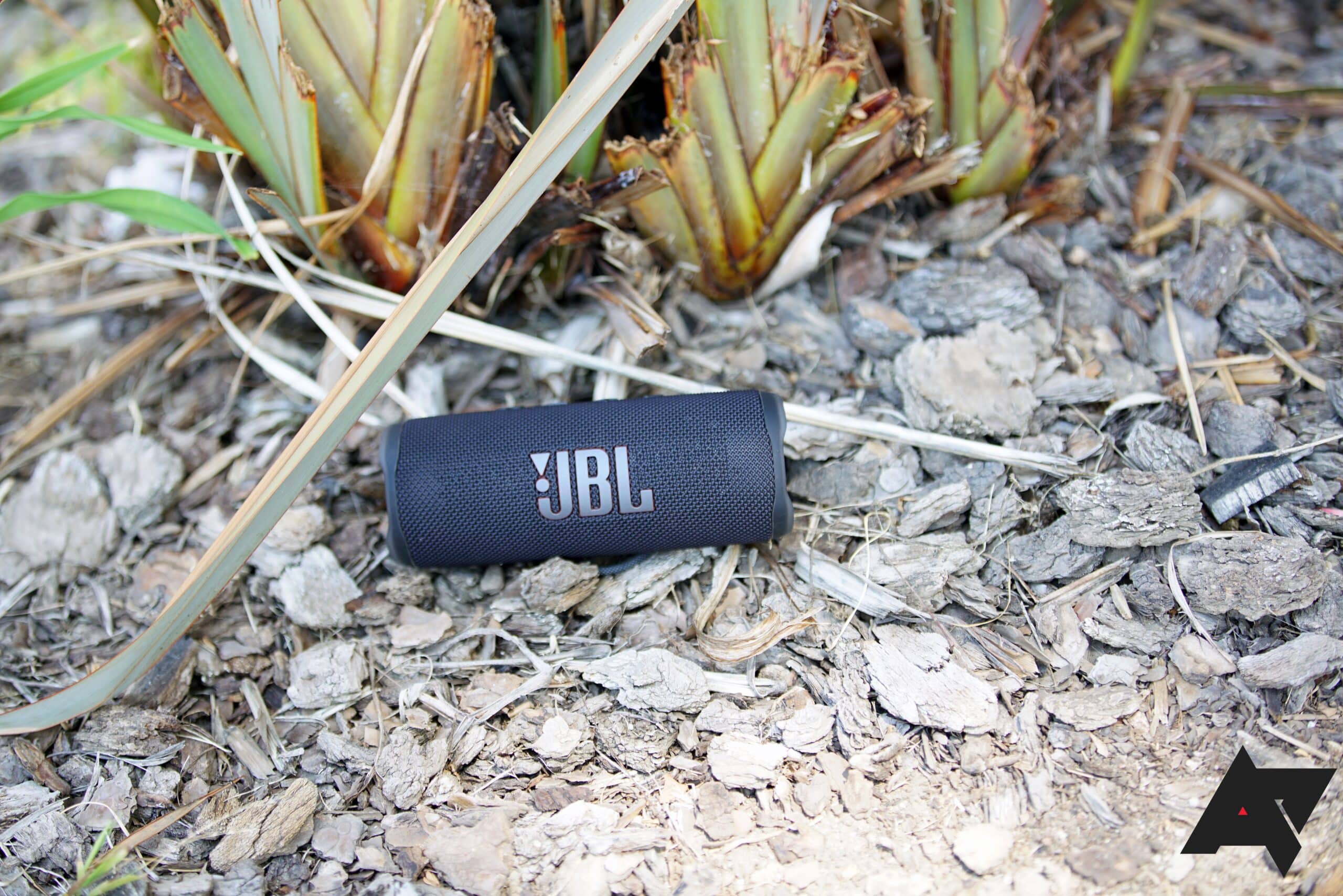 Test JBL Flip 6 : Un haut-parleur Bluetooth exceptionnel Android Police JBL Flip 6 Review 9 12 2022 Photo 8 2 scaled