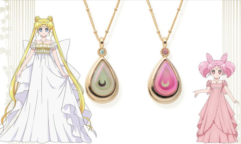 Pendentif inspiré de Sailor Moon et pendentif inspiré de Chibiusa. 