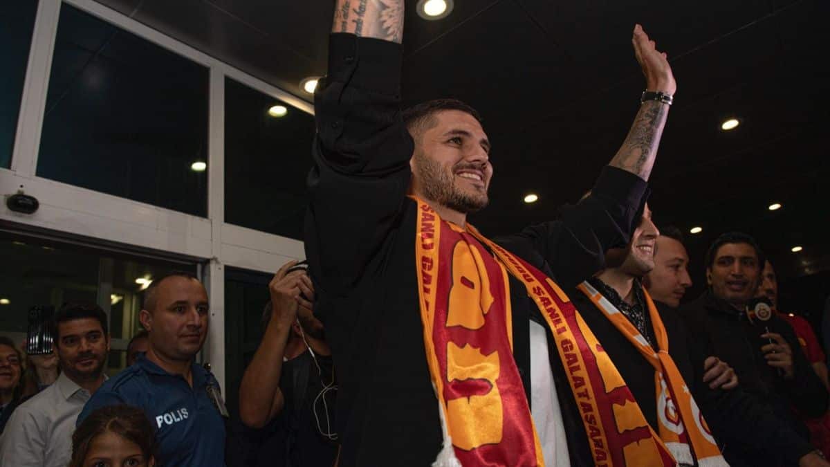 Ils l'ont viré du PSG, l'accueil que les Turcs ont réservé à Icardi et Wanda