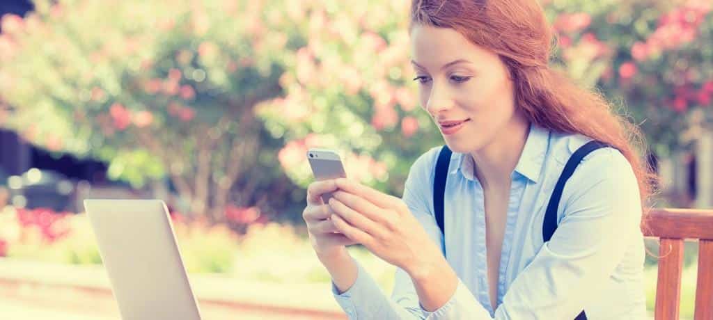 Bouygues Telecom : quel forfait mobile en promotion choisir chez l'opérateur femme avec smartphone