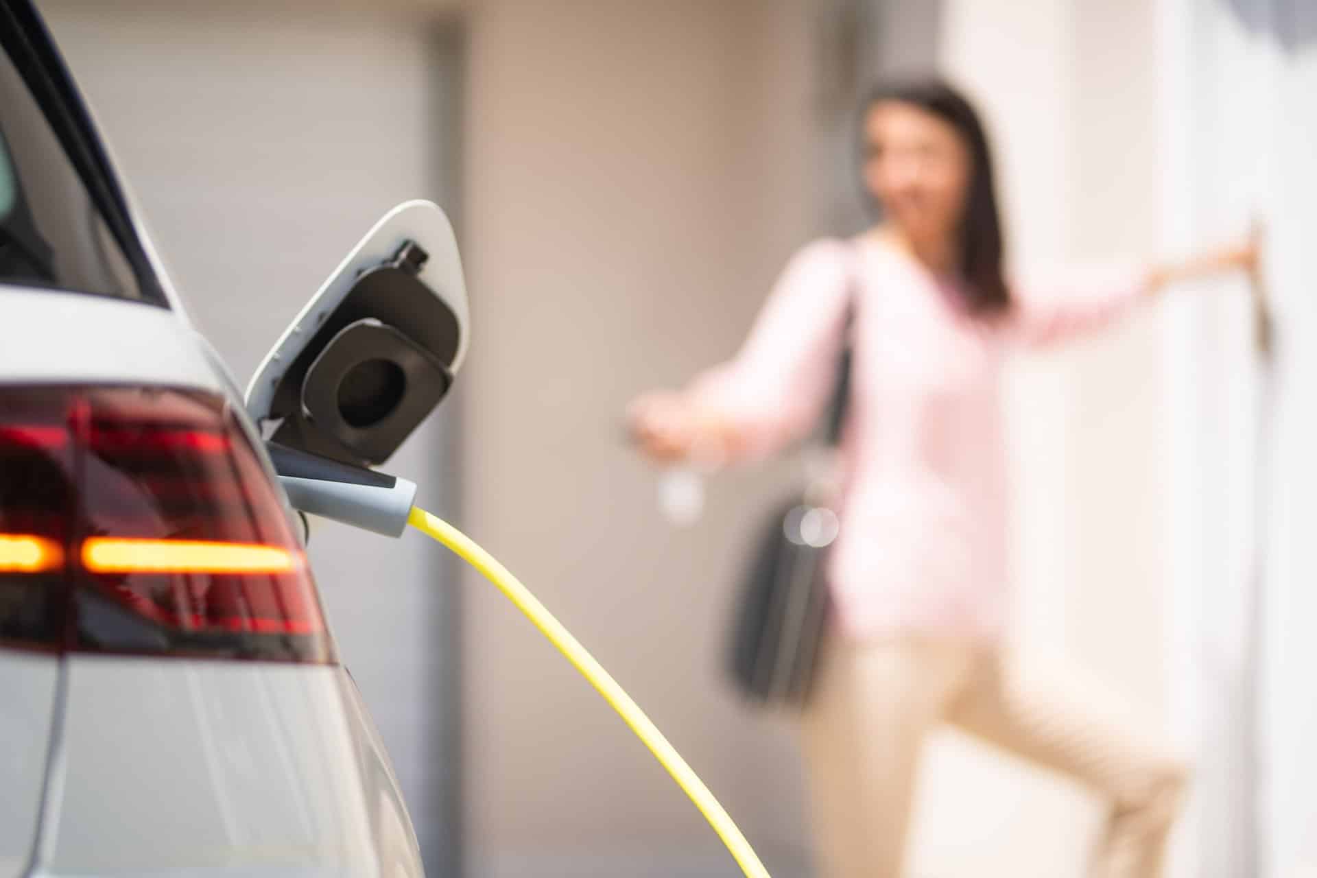 Arrêtez de recharger votre voiture électrique à cette heure de la journée shutterstock 1812967387 scaled