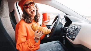 Les erreurs les plus dangereuses commises par les conducteurs dans les voitures neuves d'aujourd'hui shutterstock 2124329645 scaled