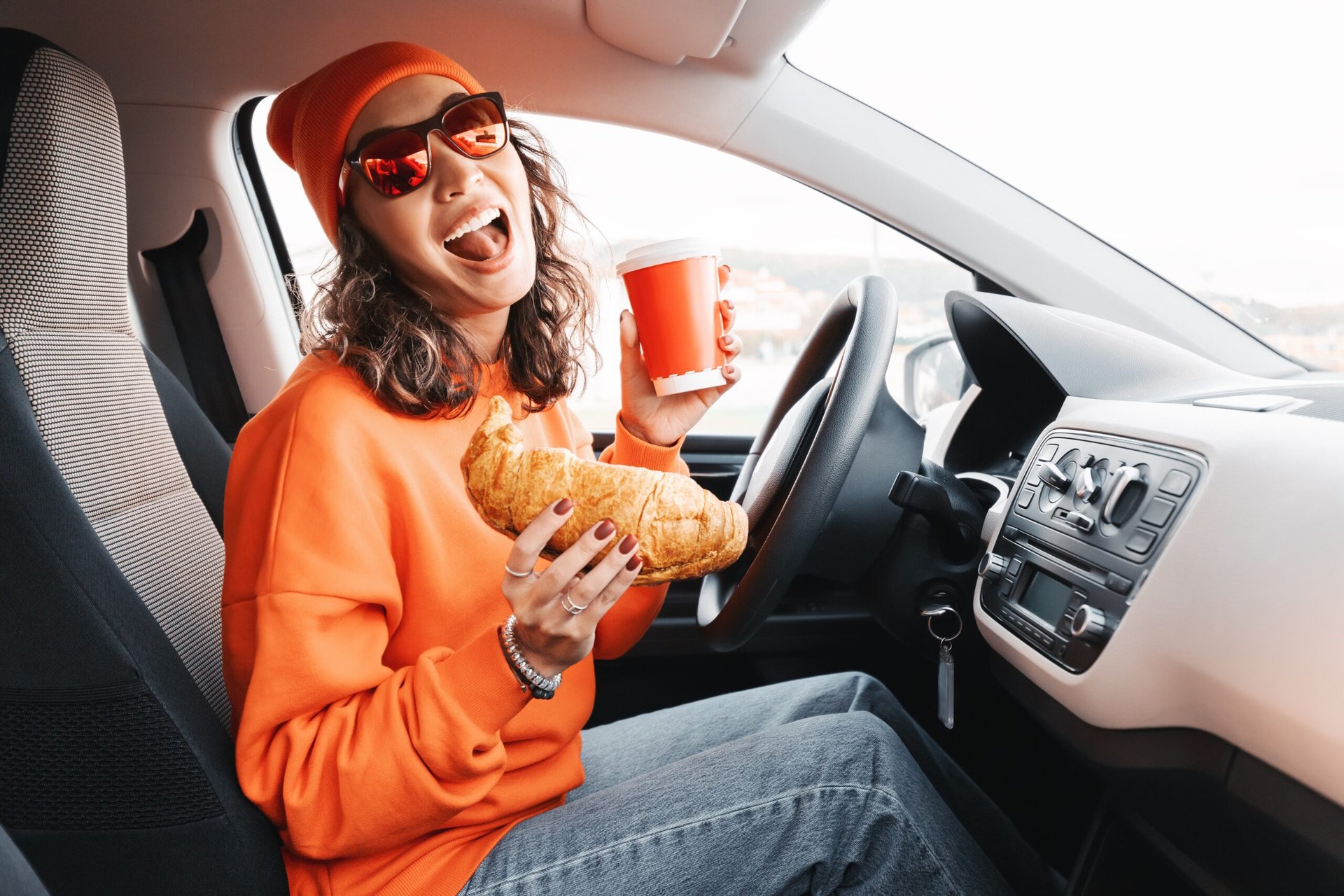 Les erreurs les plus dangereuses commises par les conducteurs dans les voitures neuves d'aujourd'hui shutterstock 2124329645 scaled