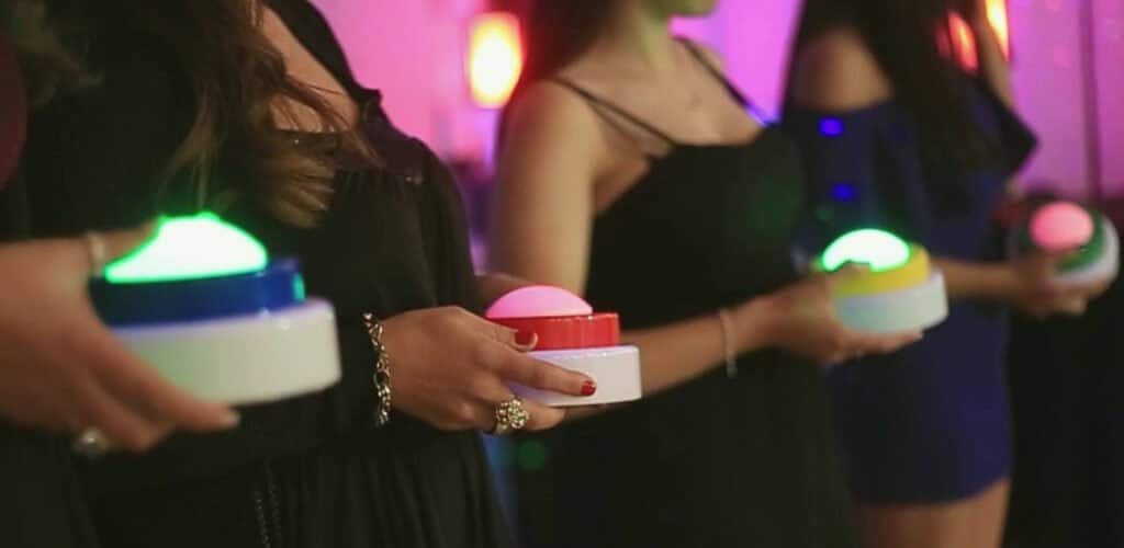 20 idées d'animations de mariage : Jeux originaux buzzers blind test